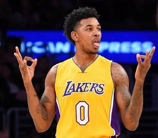 遭遇风暴及 遭遇风暴及